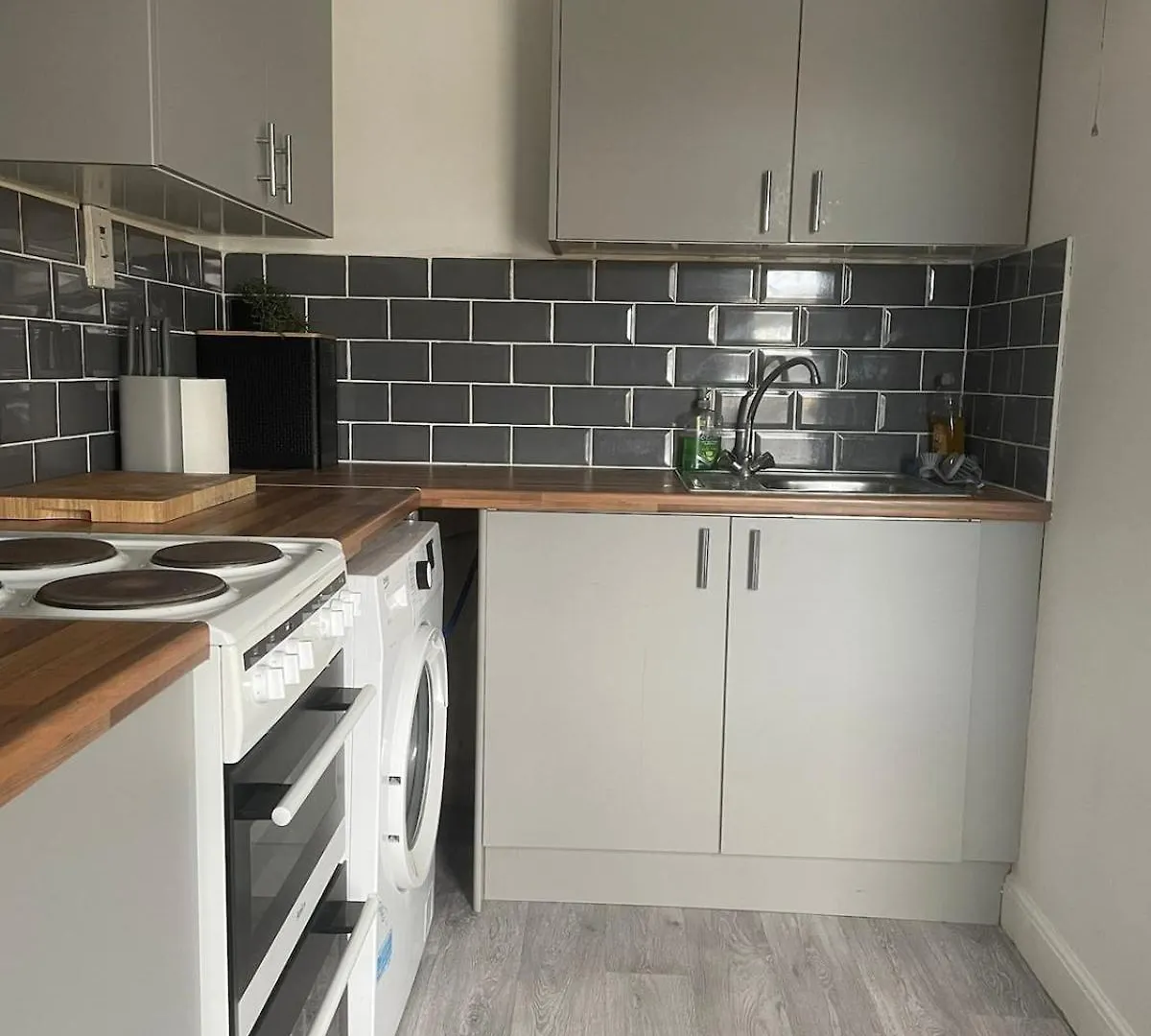 Modern Flat In City Centre Cardiff Apartment