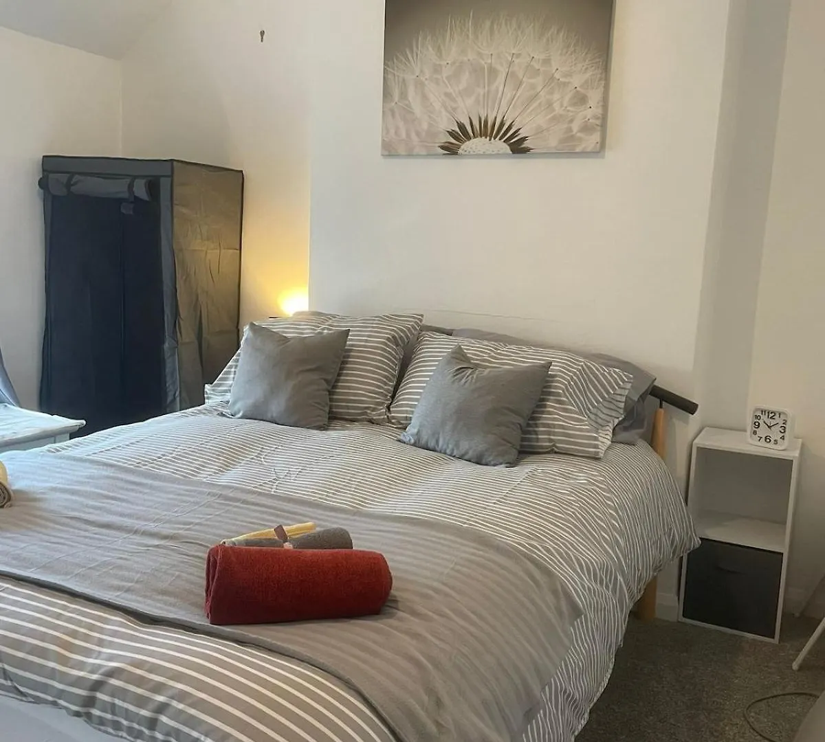 Modern Flat In City Centre Cardiff 0*,